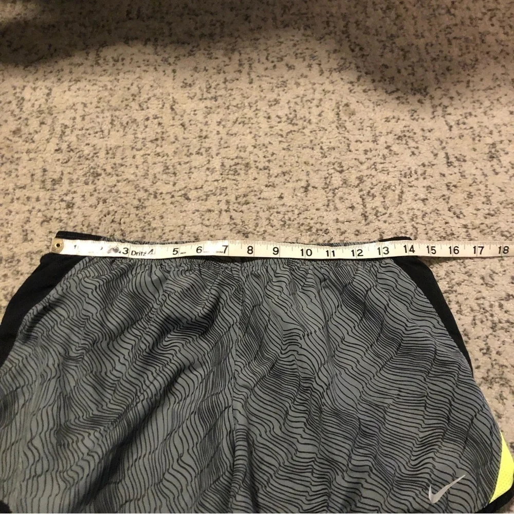 Nike Dri-Fit Green, Gray, and Black Swirl Pattern Athletic Shorts Size Medium